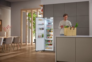 Hladilni-aparati-in-vinske-vitrine/K7747C125-7